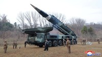 Disebutkan oleh Seoul bahwa rudal Pyongyang itu mengudara sejauh 600 kilometer sebelum jatuh ke lautan. Kementerian Pertahanan Jepang, dalam pernyataan terpisah, juga melaporkan hal yang sama dan menyebut rudal Korut melaju sejauh 650 kilometer dan mencapai ketinggian maksimum 100 kilometer.
