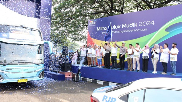 Momen Pelepasan Mudik Ratusan Tenaga Pengecatan dan Kontraktor