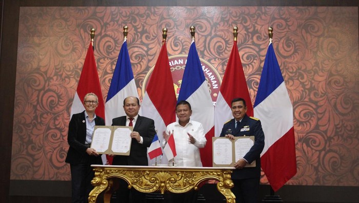 Naval Group dan PT PAL Indonesia menandatangani kontrak dengan Kementerian Pertahanan Indonesia untuk 2 kapal selam Scorpene