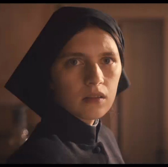 Nell Tiger Free adalah bintang utama The Fist Owen yang sedang tayang di bioskop. The First Omen adalah prekuel dari film klasik The Omen yang disebut sebagai salah satu film horor terseram sepanjang masa.  Foto: Instagram @nelltigerfree