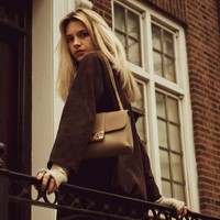 Sangat puas melihat beberapa orang keluar set karena mereka sangat tidak nyaman. Orang-orang tidak berani melihat mataku karena mereka pikir aku setan. Aku suka pengalaman itu, ungkapnya. Foto: Instagram @nelltigerfree