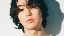 Foto-foto Onew SHINee sebagai Artis GRIFFIN Entertainment