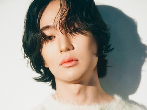 Onew SHINee Resmi Gabung GRIFFIN Entertainment