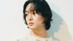 Foto-foto Onew SHINee sebagai Artis GRIFFIN Entertainment