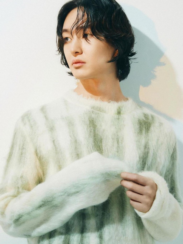 Foto profil terbaru Onew SHINee dirilis manajemen GRIFFIN Entertainment.