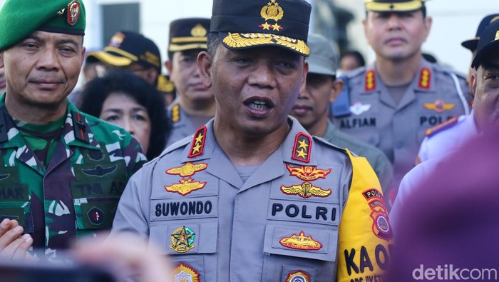 Kapolda DIY Irjen Suwondo Nainggolan saat mengecek Pos Pam di Ambarrukmo Plaza, Sleman, Rabu (3/4/2024).