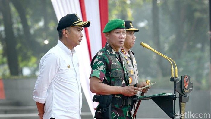 Pangdam III Siliwangi Mayjen TNI Mohammad Fadjar meminta masyarakat Jawa Barat untuk melakukan mudik lebih awal