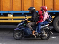 Pemudik Motor Mulai Lintasi Jalur Pantura
