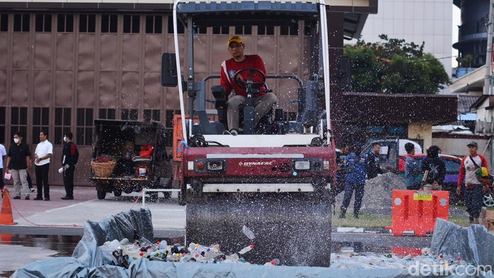 Pemusnahan barang bukti Operasi Pekat Semeru 2024 Polda Jatim