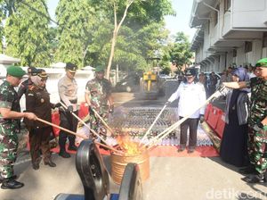Narkoba-Miras Dimusnahkan Usai Apel Ops Ketupat Semeru di Kota Kediri