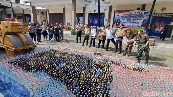 Pemusnahan miras di Polres Jombang