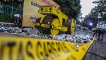 Petugas Musnahkan 25 Ribu Botol Miras di Cibinong Bogor