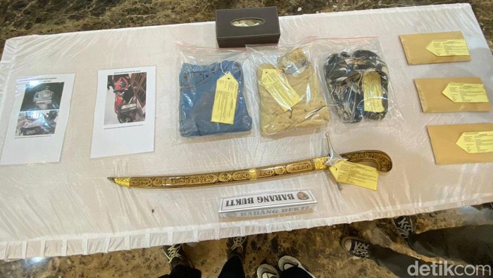 Penampakan pedang yang dipakai pelaku bunuh Praka Supriyadi. (Wildan/detikcom)