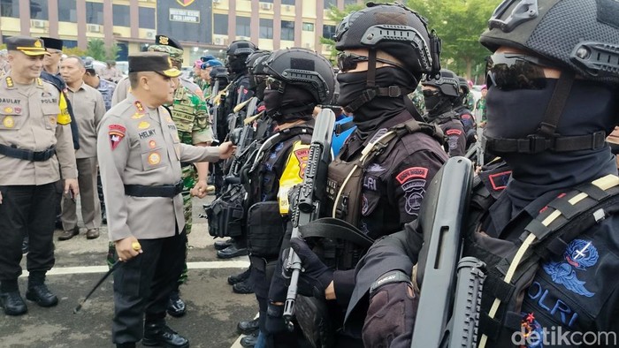 Sebanyak 4.383 personel gabungan akan disebar dalam Operasi Terpusat Krakatau 2024, untuk pengamanan mudik Lebaran. Ribuan personel tersebut akan ditempatkan di posko yang tersebar di beberapa wilayah Lampung.