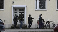 Dalam beberapa dekade terakhir, Finlandia telah menyaksikan dua penembakan besar yang mematikan di sekolah. Pada bulan November 2007, seorang siswa berusia 18 tahun bersenjatakan pistol semi-otomatis melepaskan tembakan di gedung sekolah menengah Jokela di Tuusula, Finlandia selatan, menewaskan sembilan orang. Dia ditemukan tewas dengan luka yang ditimbulkannya sendiri.