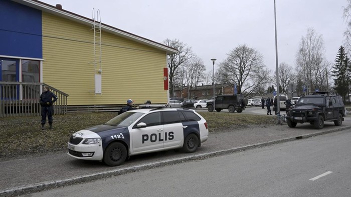 Police in Finland say one of three students wounded in a school shooting has died Police officers stand guard outside Viertola comprehensive school, in Vantaa, Finland, Tuesday, April 2, 2024. Police in Finland say a 12-year-old student has opened fire at a secondary school in southern Finland and wounded three other students. The suspect was later arrested. Heavily armed police on Tuesday cordoned off the lower secondary school, with some 800 students, in the city of Vantaa, just outside the capital, Helsinki, after receiving a call about a shooting incident at 09:08 a.m. Police said both the suspect and the wounded were 12 years old. (Markku Ulander/Lehtikuva via AP)