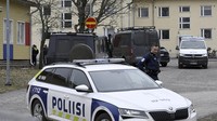 Polisi mengatakan tersangka dan mereka yang ditembak berusia 12 tahun. Tersangka ditangkap di daerah Helsinki Selasa malam dengan pistol di tangannya.