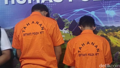 Polisi menangkap dua tukang servis HP yang mencuri dan menyebar video syur pegawai bank di NTT.