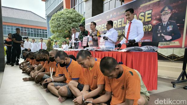 Polres Gresik menyita ratusan miras dalam Operasi Pekat Semeru 2024