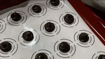 Ceritanya mau bikin kue cokelat. Foto: TikTok/fitriirahmadhanii26