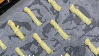 Lidah kucing sebelum masuk oven. Foto: TikTok/fitriirahmadhanii26