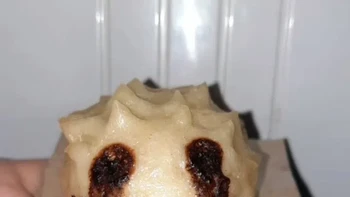 Kuenya malah nangis coklat, yang buat juga nangis sih. Foto: TikTok/fitriirahmadhanii26