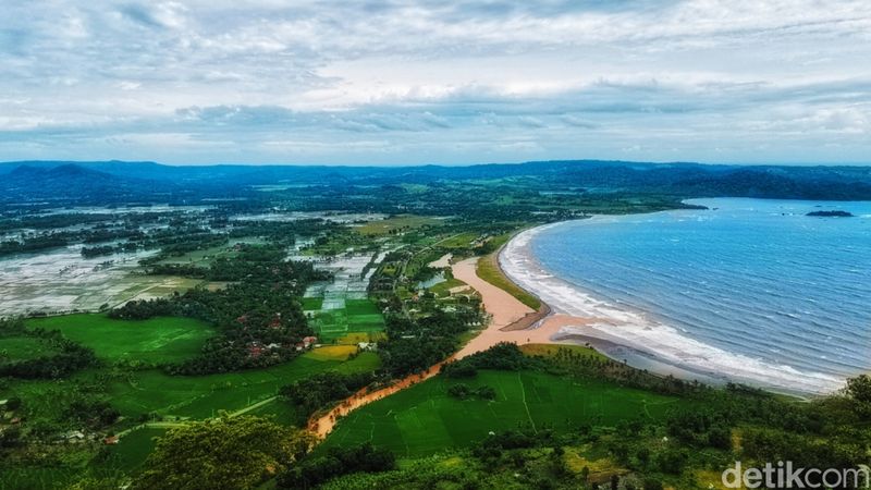 Puncak Darma Ciemas Geopark Ciletuh Sukabumi.