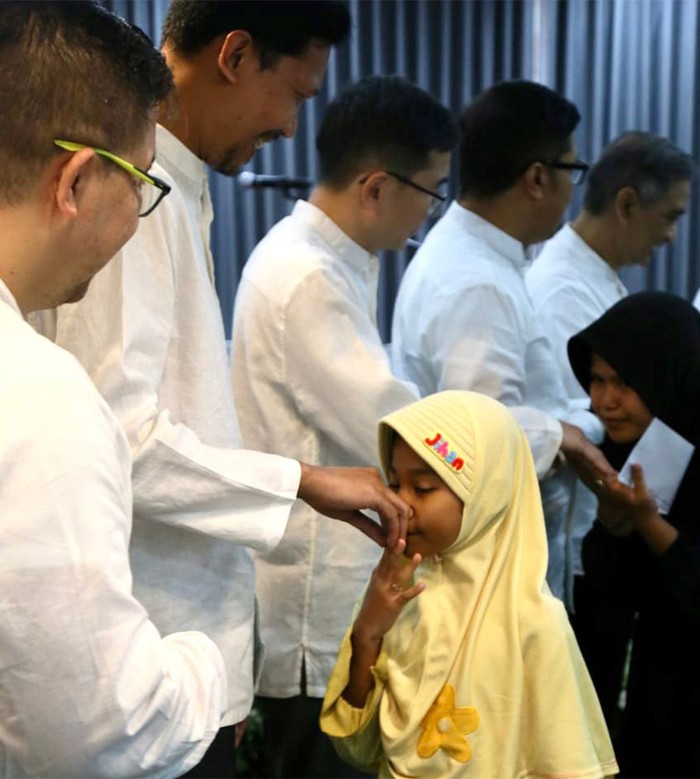 BRI Life menggelar buka puasa bersama anak yatim dan duafa untuk menyemarakkan bulan suci Ramadan 1445 H. Selain itu, BRI Life juga memberikan santunan.