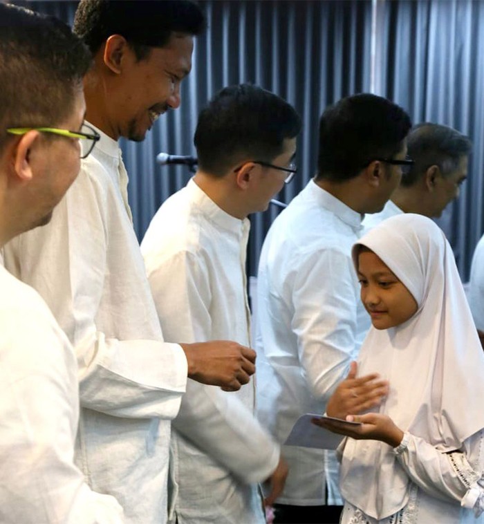 BRI Life menggelar buka puasa bersama anak yatim dan duafa untuk menyemarakkan bulan suci Ramadan 1445 H. Selain itu, BRI Life juga memberikan santunan.