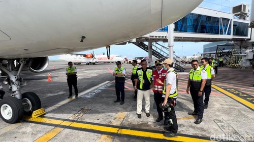 Ramp check pesawat di Bandara I Gusti Ngurah Rai, Bali, Rabu (3/4/2024).