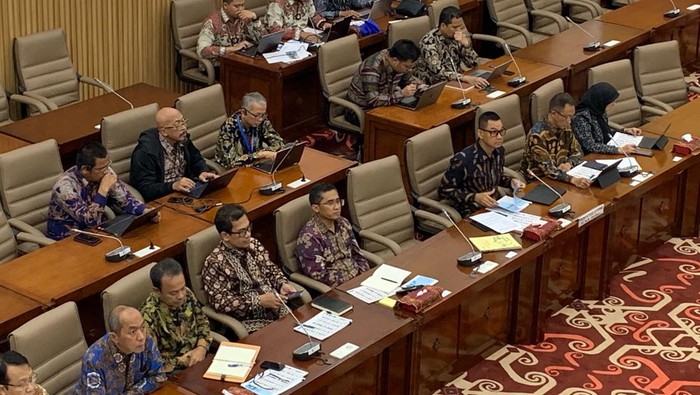 Rapat Dengar Pendapat (RDP) Dirut PLN dengan Komisi VI