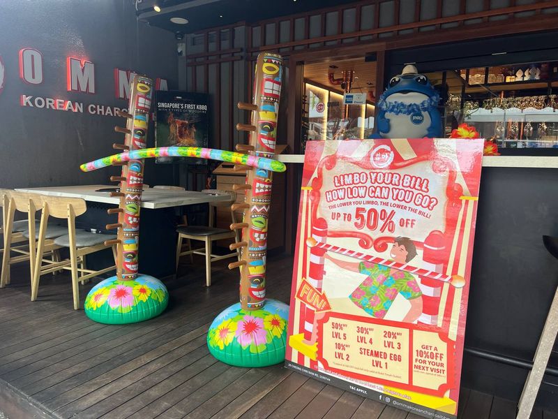 Resto K-BBQ Ini Beri Diskon Besar untuk Orang yang Bisa Main 'Limbo'