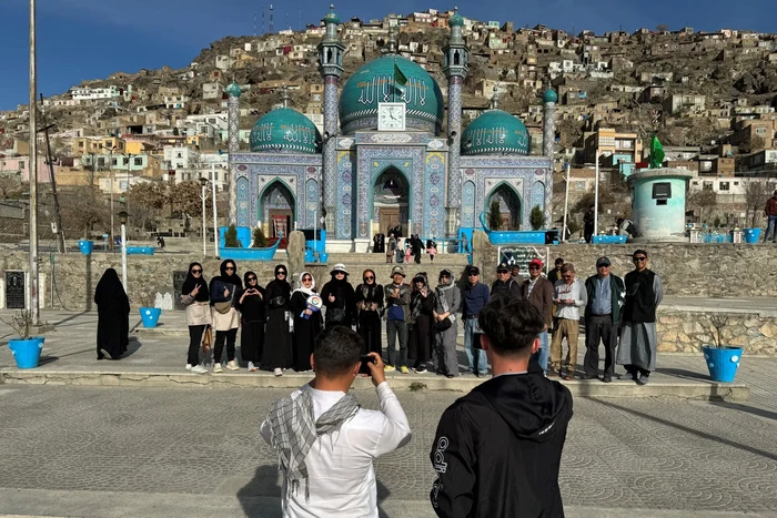 Rombongan turis berwisata di Afghanistan