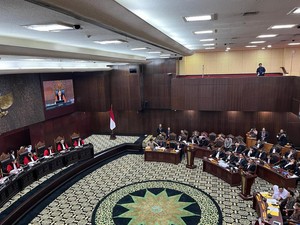 BW Protes Ada yang Bersikap Tak Sopan, Ketua MK Ingatkan Hormati Sidang