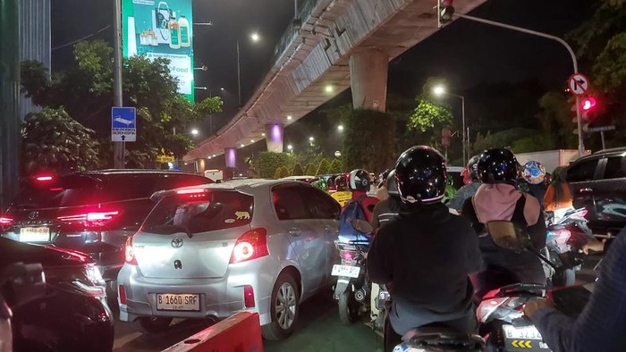 Simpang WIjaya, Jakarta Selatan (Jaksel) macet.