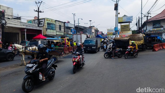 Situasi arus lalin di Padalarang, Bandung Barat