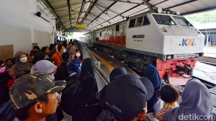 Suasana Arus Mudik di Stasiun Gubeng Surabaya