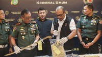 Dirkrimum Polda Metro Jaya Kombes Wira Satya Triputra mengatakan mulanya pada Jumat (29/3) malam Praka Supriyadi dihubungi rekan wanitanya berinisial W. Saat itu W mengaku diajak tersangka untuk melakukan hubungan badan di salah satu apartemen di Kota Bekasi.