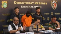 Di tengah perjalanan, tersangka tiba-tiba meneriaki Praka Supriyadi begal untuk mengundang warga sekitar. Saat itu juga tersangka mengambil pedang dari rumah temannya Alvian. Tersangka meneriaki Praka Supriyadi begal lantaran ketakutan saat hendak menyelesaikan perselisihan yang ada. Saat itu tersangka dan rekannya mengejar korban. Tepat di lokasi kejadian, korban pun ditusuk menggunakan pedang panjang. Total ada 4 kali tusukan yang dilayangkan tersangka ke arah korban.