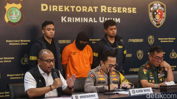 Tampang Pelaku dan Barbuk Pedang Kasus Pembunuhan Praka Supriyadi