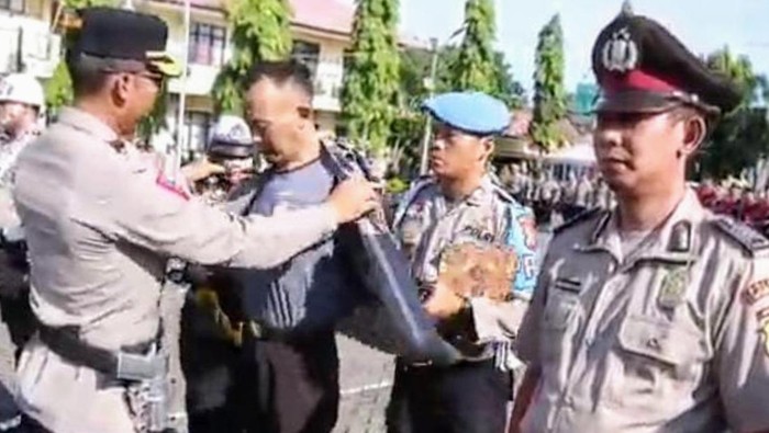 Upacara PTDH di Polres Situbondo
