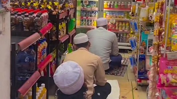 Viral ada majelis di minimarket bikin warganet bertanya-tanya