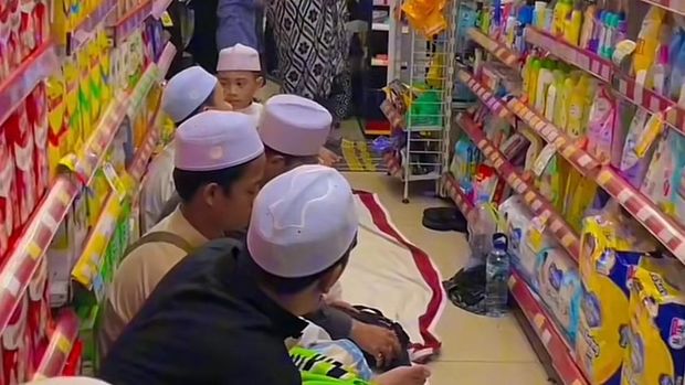Viral ada majelis di minimarket bikin warganet bertanya-tanya