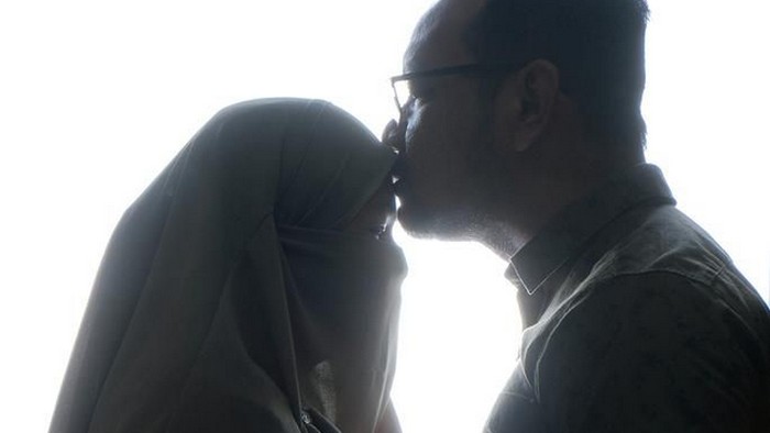 Viral curhat istri pertama mengantar suaminya untuk menikah lagi dengan wanita lain.

Dok. TikTok @ginaagustin31.