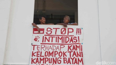 Warga Kampung Bayam Protes Penangkapan Ketua Kelompok Mereka