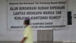 Warga Kampung Bayam Protes Penangkapan Ketua Kelompok Mereka