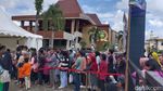 Antusiasme Warga Tukar Uang Baru di Halaman DPRD Sumsel