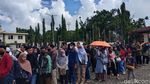 Antusiasme Warga Tukar Uang Baru di Halaman DPRD Sumsel
