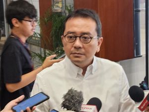 Komisi V DPR Minta Maskapai Berlakukan Tiket Normal ke Lokasi Bencana Sumatera