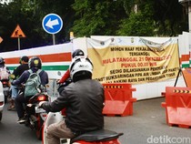 Ada Proyek Saluran Air, Jalan Cikini Makin Sempit